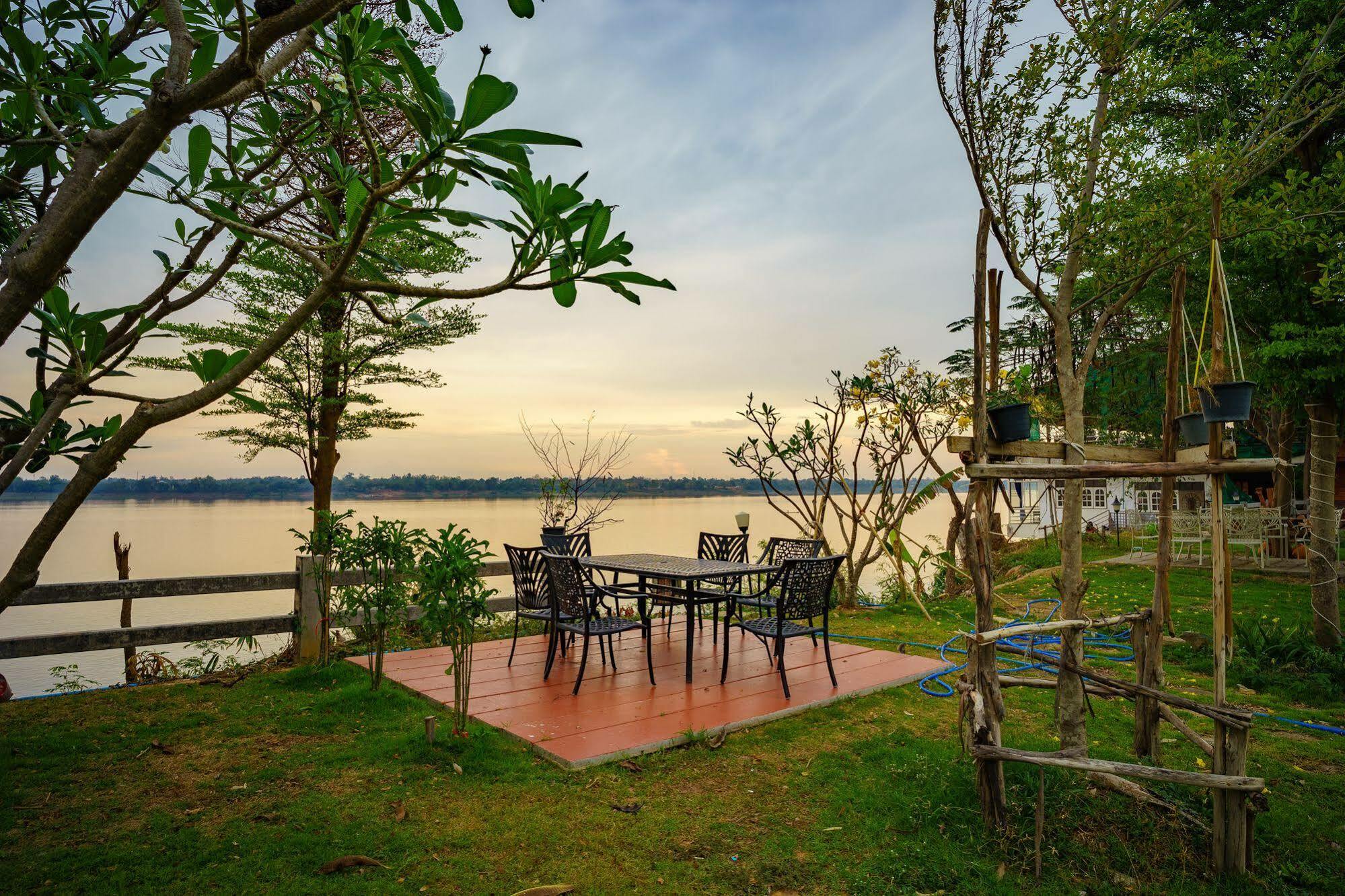 Vieng Khong Hotel Mukdahan Exterior foto